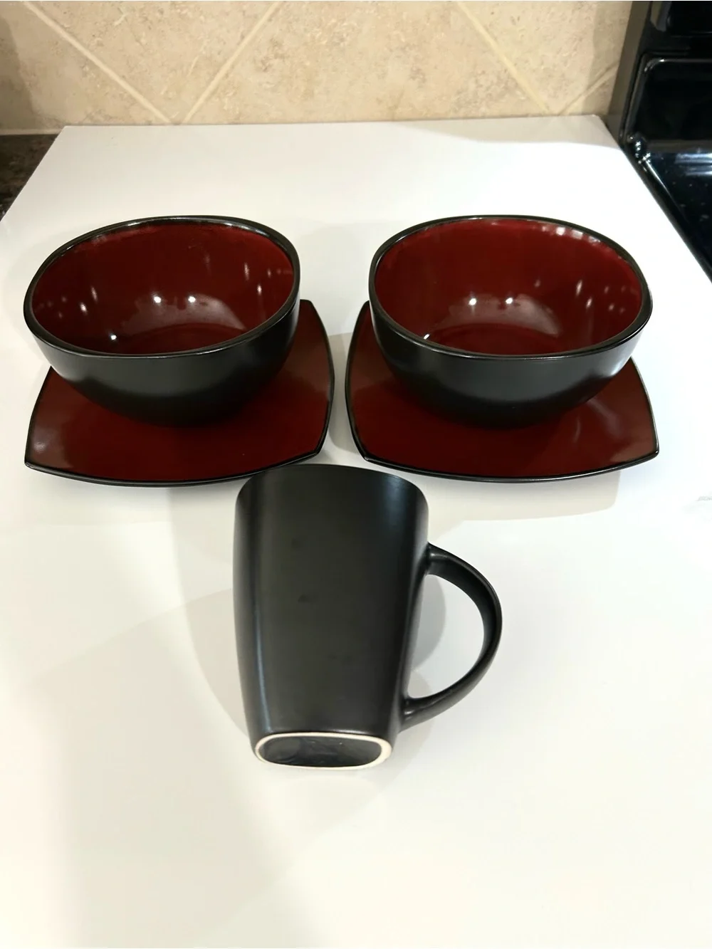 Gibson 5-piece Ceramic Dinnerware Set in Deep Red and Black